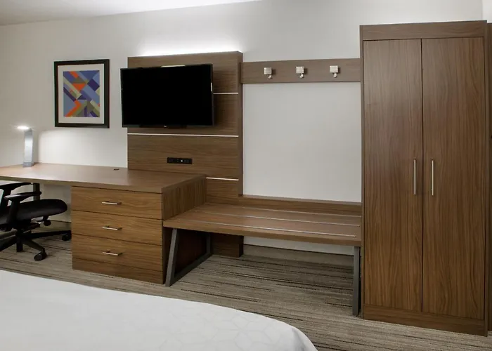 Express & - Bullhead By Ihg 3*